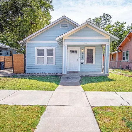 Brand New Listing! Cozy Historic House 5Min*Dt Villa